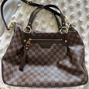 LV Damier Evene Ebora hand bag
